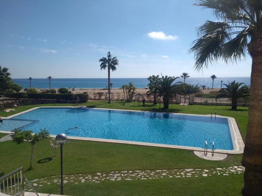 Top-Floor Beachfront Apartment With Parking, Pool, & Spacious Sea-View Balcony Вильяхойоса Экстерьер фото